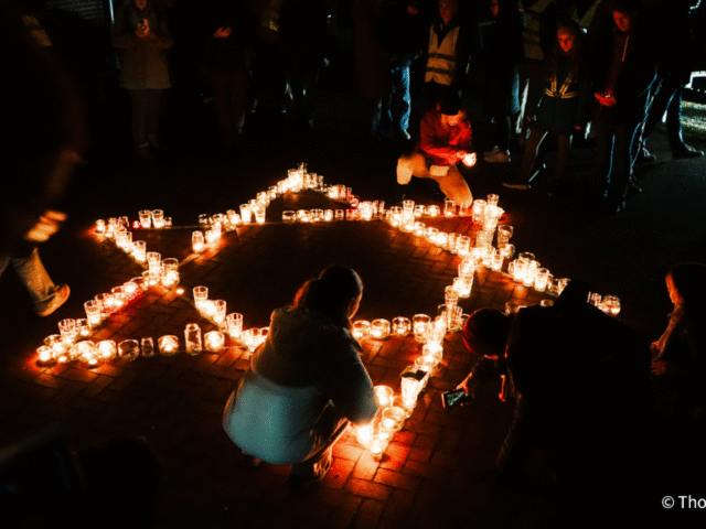 Über 400 Personen nehmen am Gedenkgang teil – Zeichen für Toleranz und gegen Antisemitismus